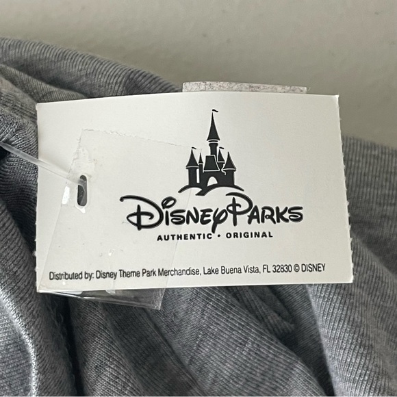 DISNEY PARKS NWT WOMEN’S ON HOLIDAY CHRISTMAS T-SHIRT GRAY GREEN RED WHITE SMALL - Picture 5 of 9